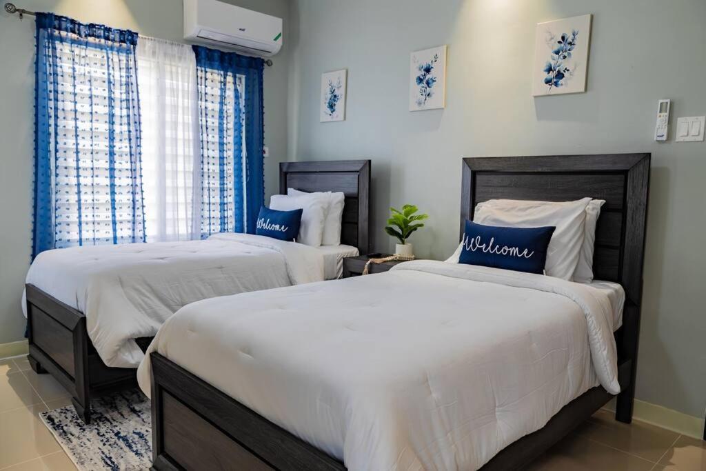 Villa Pyramid Point Manor Ocho Rios Esterno foto
