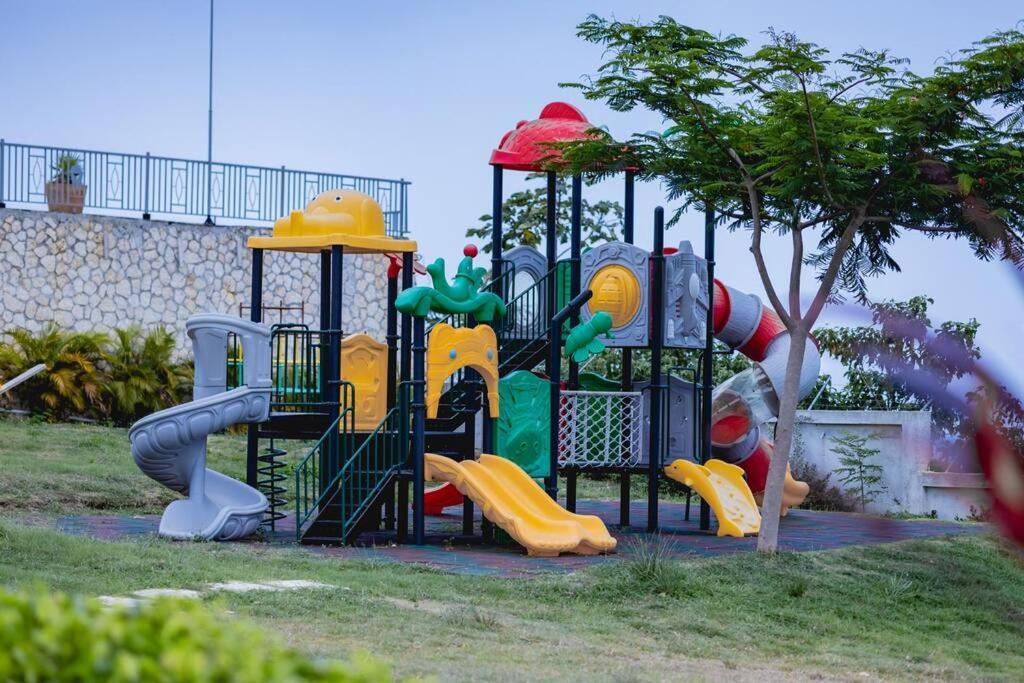 Villa Pyramid Point Manor Ocho Rios Esterno foto
