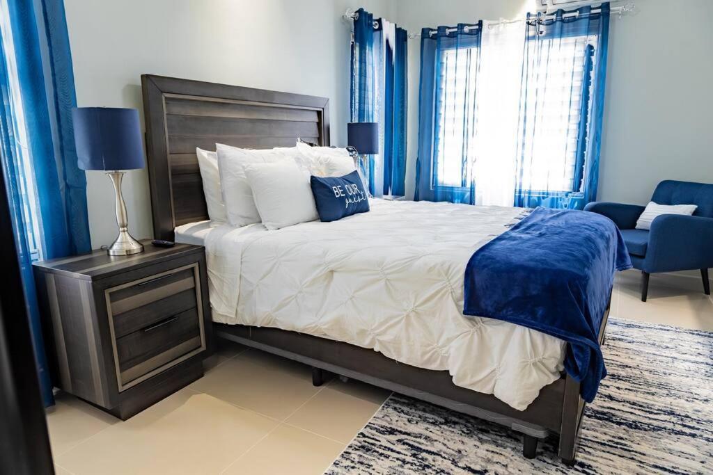 Villa Pyramid Point Manor Ocho Rios Esterno foto