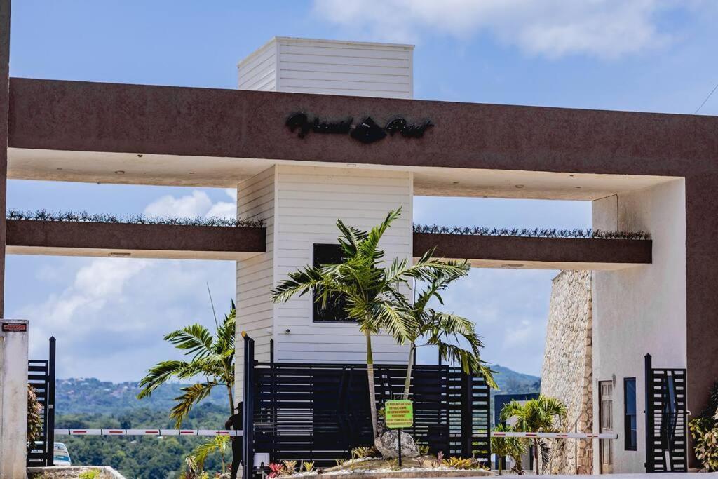 Villa Pyramid Point Manor Ocho Rios Esterno foto